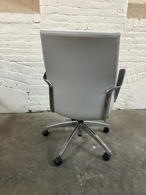 Global Accord Mid Back Task Chair